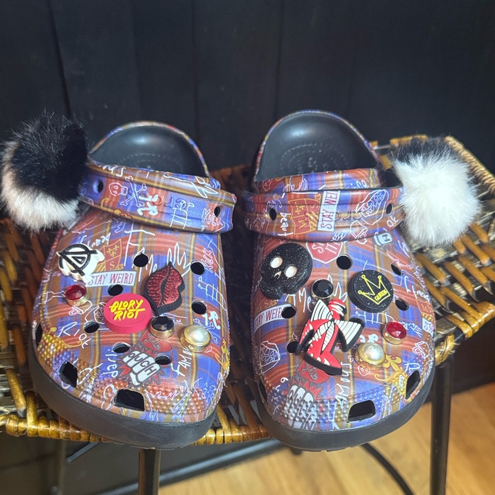 Crocs Disney Cruella II Clog Sz 7 Women’s